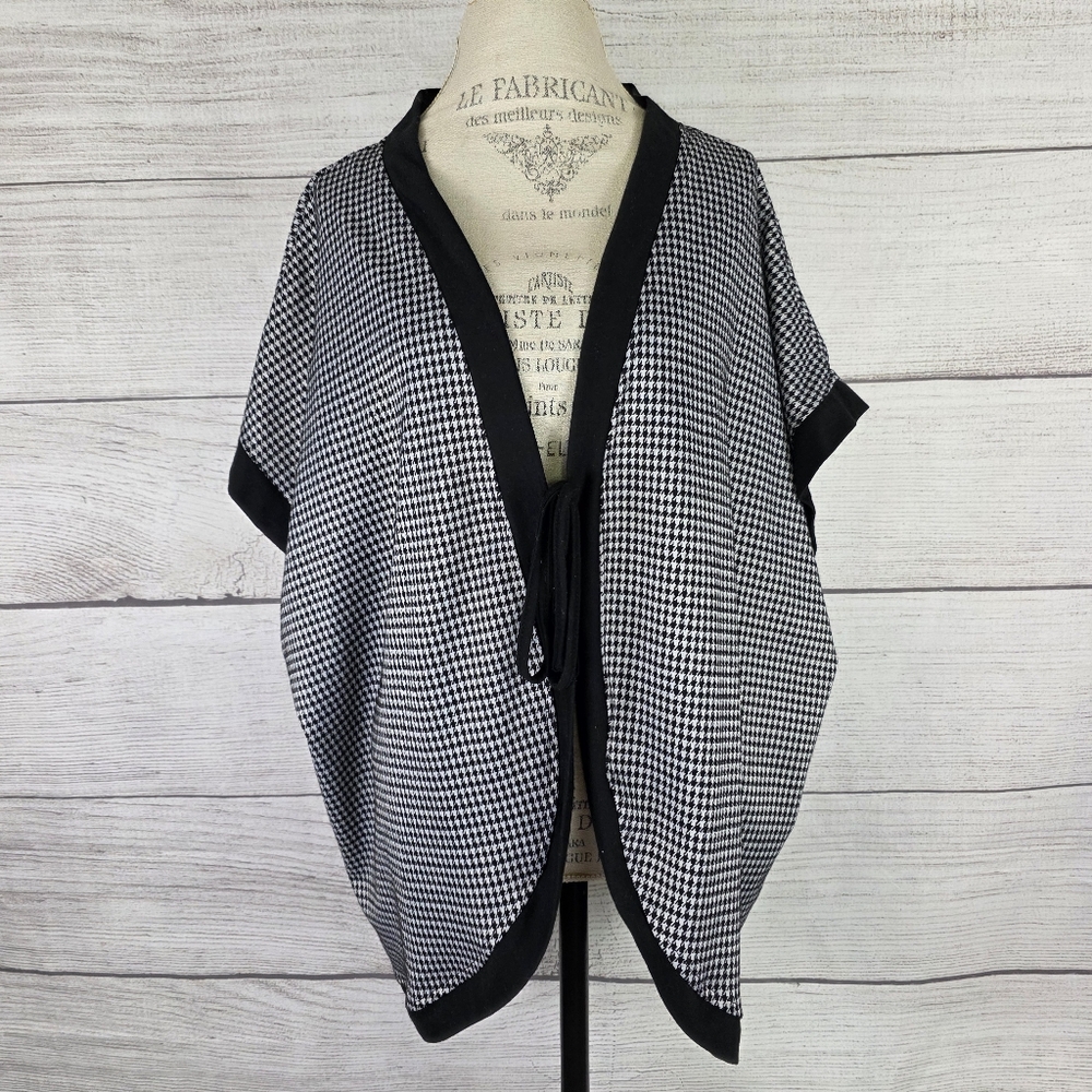ACA Black and White Houndstooth Women's Crdigan